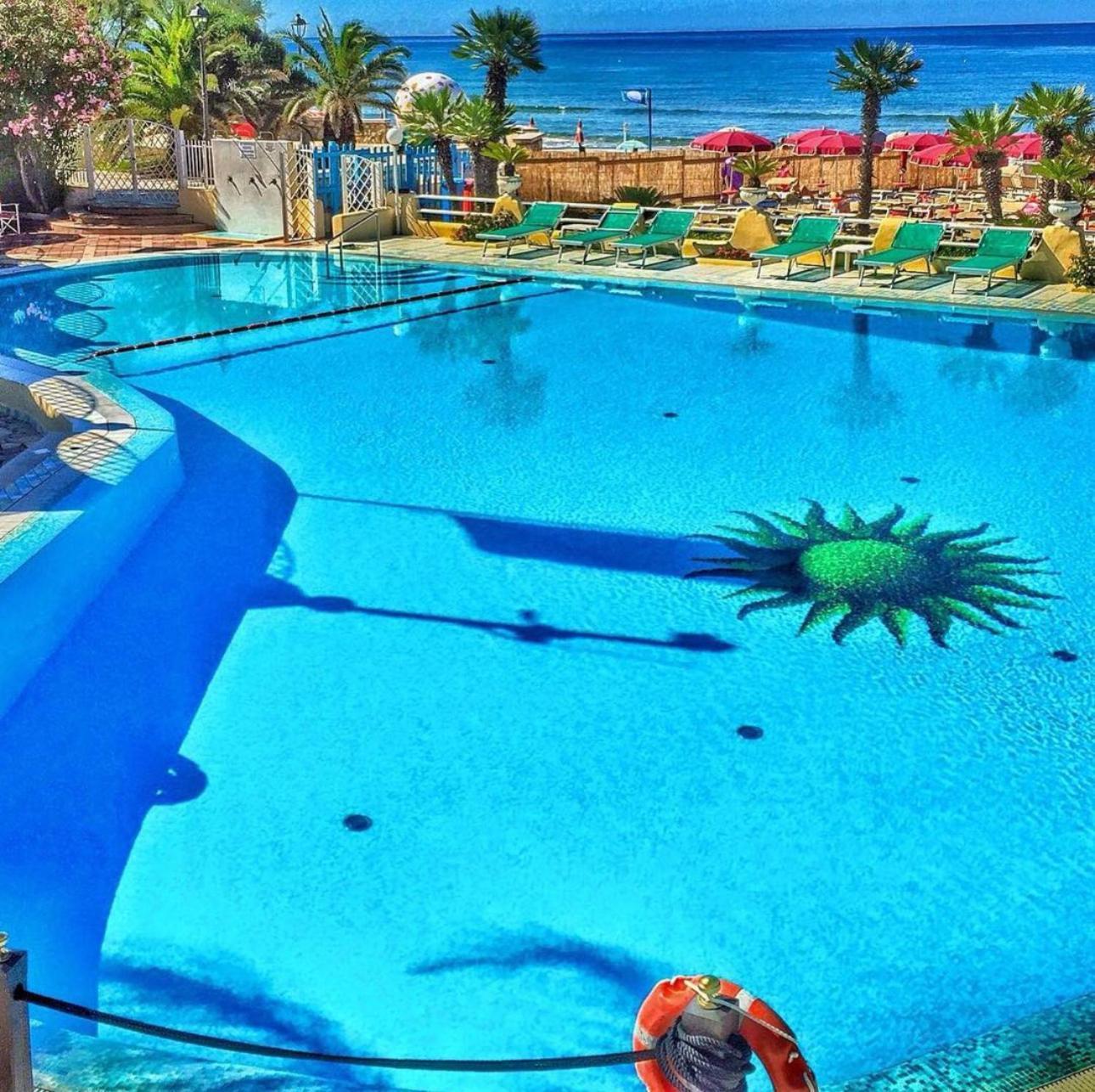 Holidaycasa Leone - Con Posto Auto A 200Mt Dal Mare 斯佩隆加 外观 照片