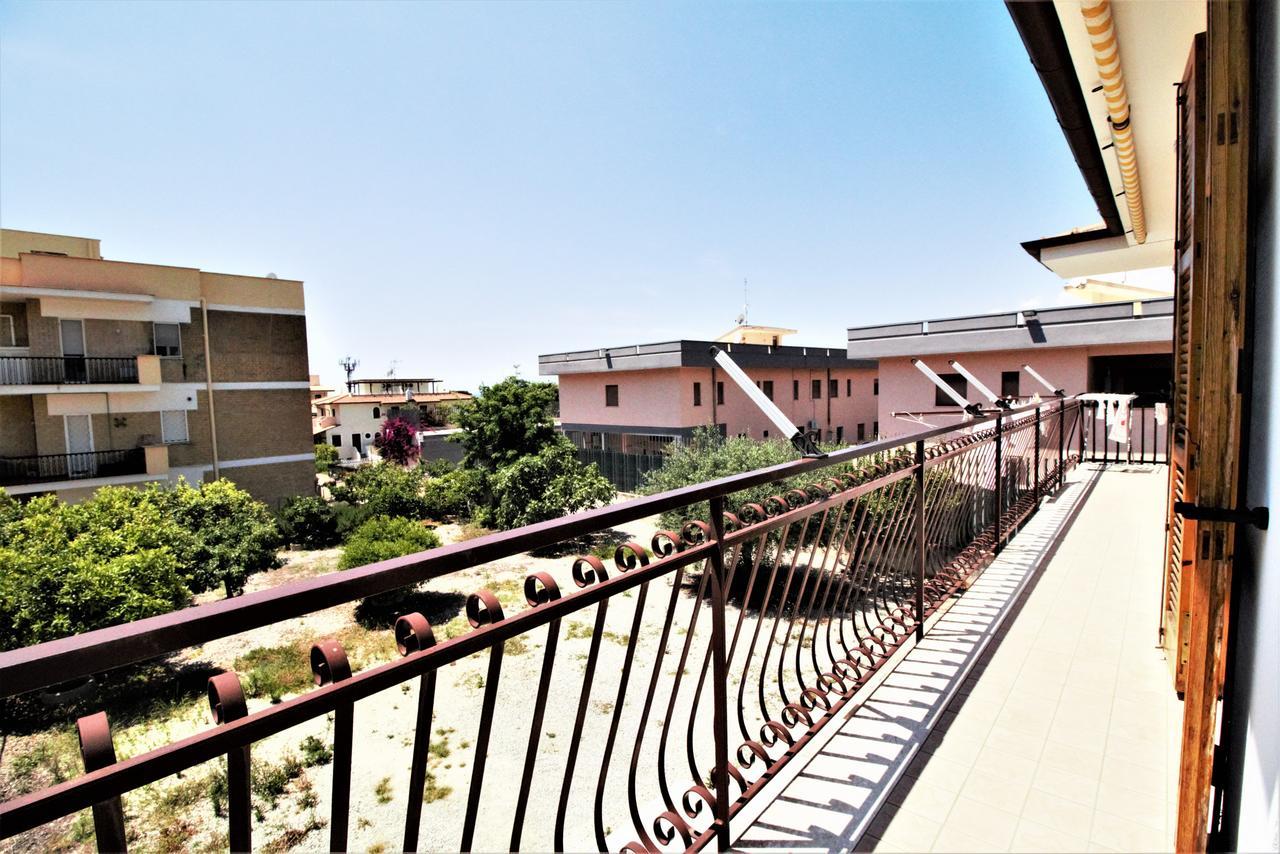 Holidaycasa Leone - Con Posto Auto A 200Mt Dal Mare 斯佩隆加 外观 照片
