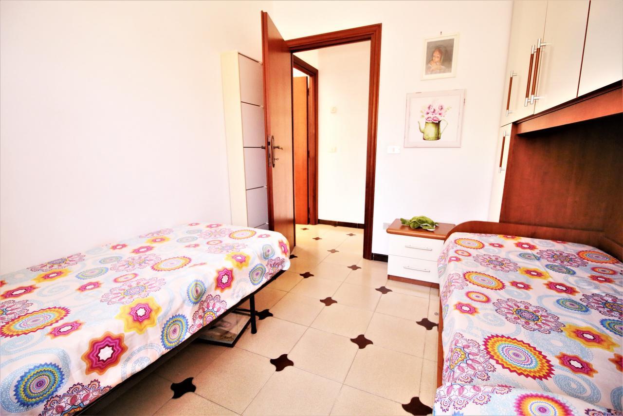 Holidaycasa Leone - Con Posto Auto A 200Mt Dal Mare 斯佩隆加 外观 照片